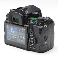 PENTAX K-1MarkⅡの背面と液晶モニターの写真