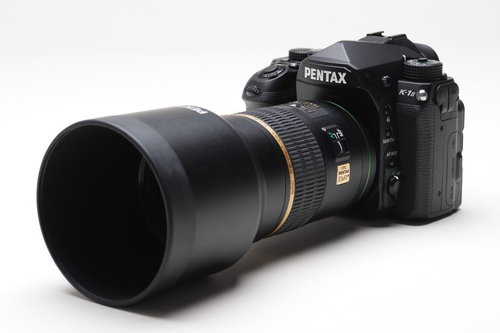 望遠レンズを装着したPENTAX K-1MarkⅡ