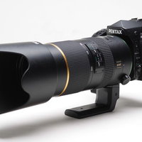 PENTAXカメラ（K-1 Mark II）に望遠ズームレンズを装着の写真