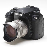 PENTAXカメラ K-1 Mark IIにFA 31mmレンズを装着の写真