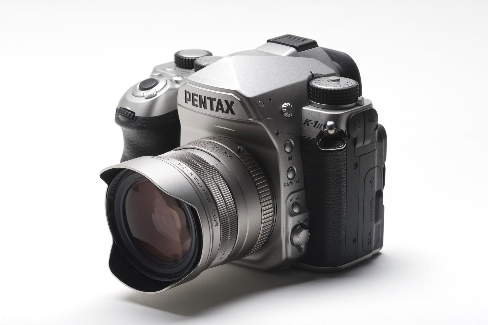 PENTAXカメラにFA 31mmレンズを装着