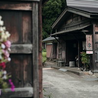 南砺市菅沼集落の合掌造り伝統建築に設けられた茶房の写真