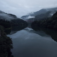 一級河川「庄川峡」と利賀大橋の写真