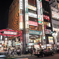 夜の新宿歌舞伎町劇場通り前のネオン街並みの写真