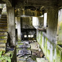 炭鉱施設の廃墟、コンクリート造りの建物内部の写真