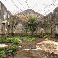 片島魚雷発射試験場の廃墟、コンクリート建物の戦争遺跡（長崎県）の写真
