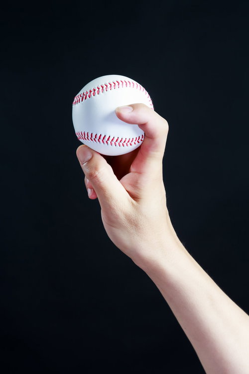 フォークボールの握り方（横）