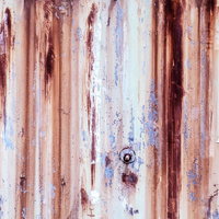 錆で木目に見える金属壁のテクスチャーの写真