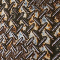 錆ついた足場板のすべり止め加工テクスチャーの写真
