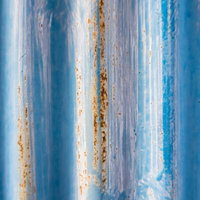 青い塗装と錆びたトタン板のテクスチャーの写真