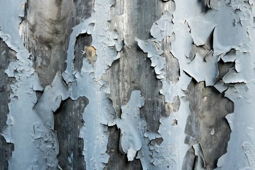 剥がれ落ちた塗装と錆が見えるテクスチャー