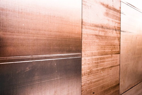 青い金属板の研磨テクスチャ