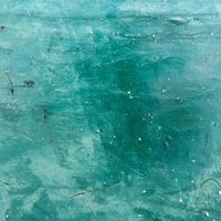 汚れて劣化した緑色の壁のテクスチャの写真