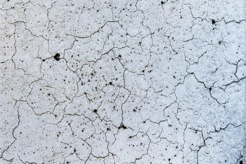 ひび割れが多い壁のテクスチャー