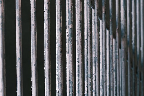塗装の剥げた柵（テクスチャー）