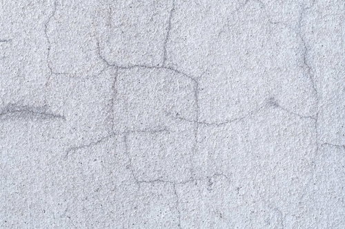 クラックを補修した外壁のコンクリート面の仕上げ状態