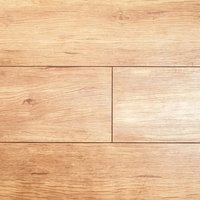 木目のフローリングのダークブラウンな床の写真