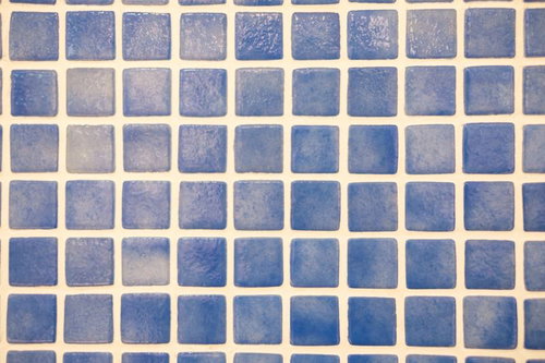 お風呂場の白い目地が入ったテクスチャーのあるタイル