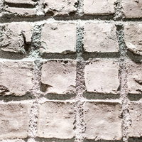 経年劣化風の外壁タイル（白化したレンガ壁）の写真