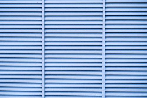淡い水色のシャッター（テクスチャー）