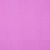 濃いピンク色にペイントした壁の質感と塗装仕上がりの写真