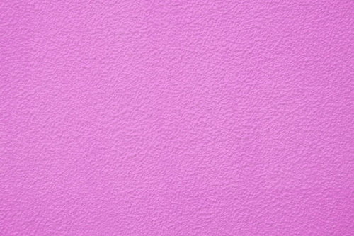 濃いピンク色にペイントした壁の質感と塗装仕上がり