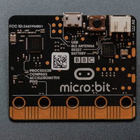 micro bitの基板面とオレンジ色のエッジコネクタの写真
