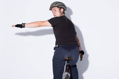 自転車の手信号「左折」