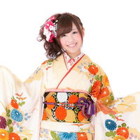 笑顔があふれる振袖姿の着物女子、成人式の晴れ着姿の写真