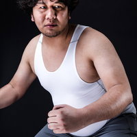 3年前は陸上部主将、白いタンクトップ姿の男性の写真