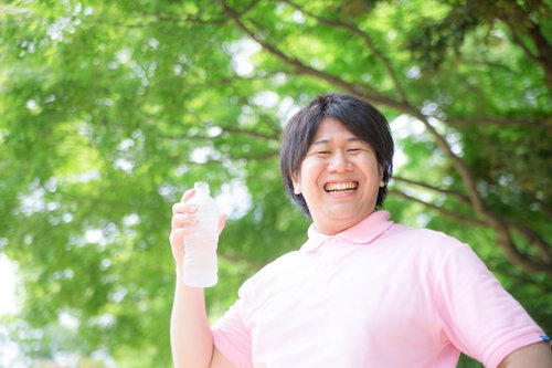 こまめに水分補給を！ペットボトルで熱中症対策