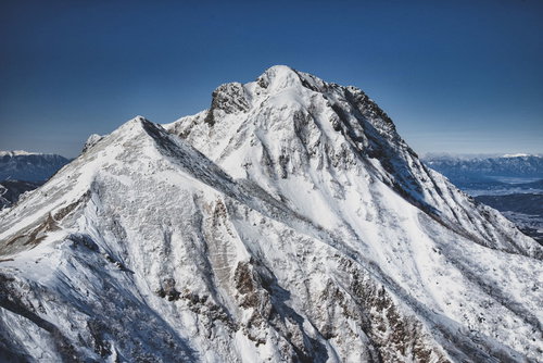 厳冬期の阿弥陀岳（八ヶ岳）の雪山風景