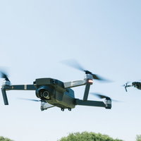 ドローンの練習場でのニアミス、ヘリコプターとの空撮飛行に注意の写真