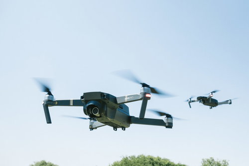 ドローンの練習場でのニアミス、ヘリコプターとの空撮飛行に注意