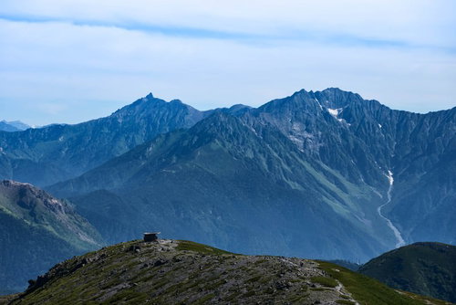乗鞍岳の登山道から見える飛騨山脈の大パノラマ