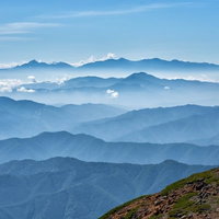 乗鞍岳山頂から見る北アルプスの連峰と雲海の大パノラマの写真