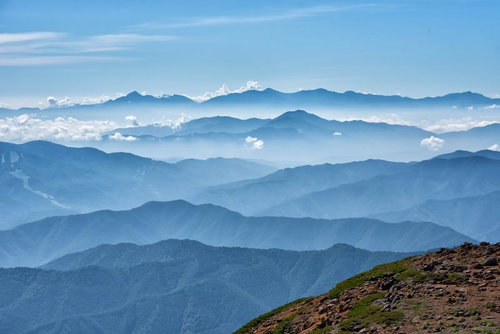 乗鞍岳山頂から見る北アルプスの連峰と雲海の大パノラマ