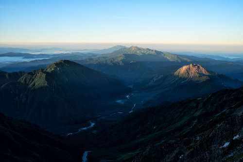 山頂から望む上高地の山脈と雲海