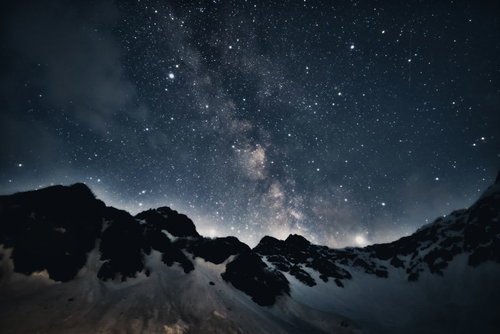 涸沢から見上げた冬の天の川と星空 高標高地点の澄み切った夜間星景
