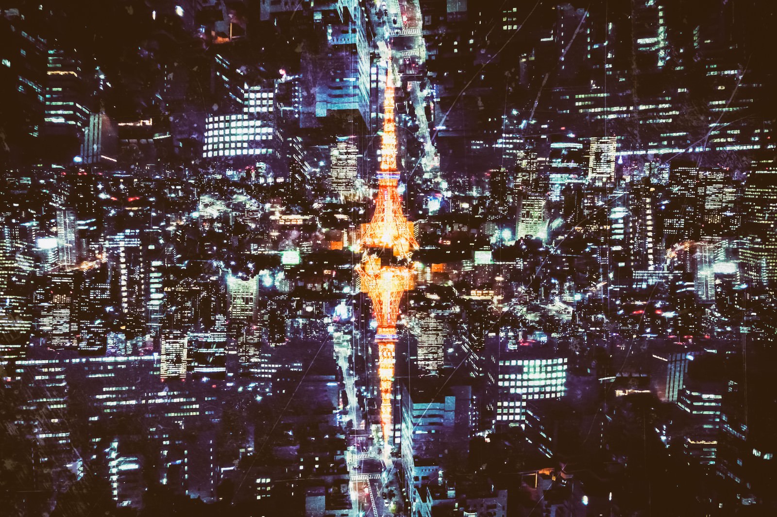 水面に反射する東京タワーと高層ビル群の夜景