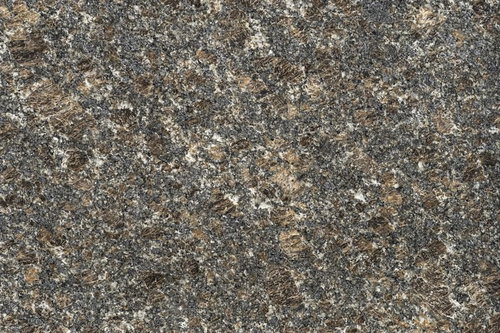 表面にこびりついた汚れと経年劣化が目立つコンクリート壁