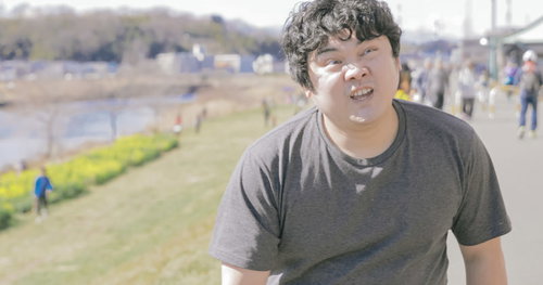 ダイエットで河川敷を走る男性の運動風景と体力向上