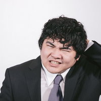 失敗ばかりの会社員の深い苦悩と悩みを抱える男性の写真