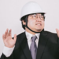 ヘルメットを着用するビジネスマン 防災・危機管理対応の写真