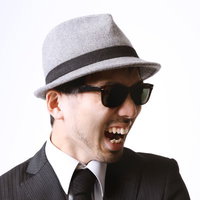 口を開けて咆哮するエージェントの写真