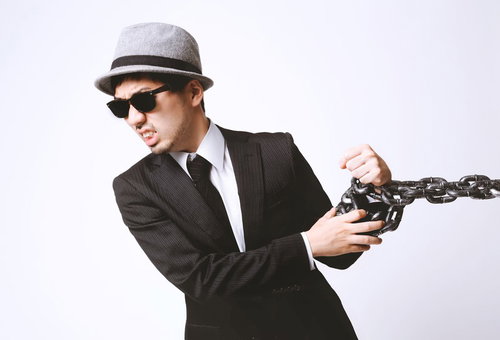 鎖につながれてもがくエージェント