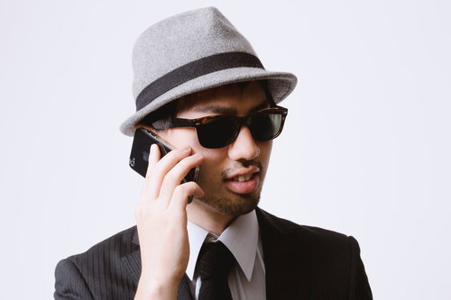 スマホで連絡するエージェント