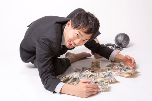 「金や金や！」っとお札を集めるブラック企業に勤務する会社員