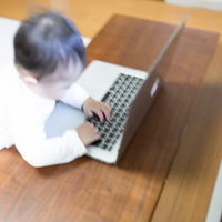 Command+Kでカタカナに変換するエンジニアの赤ちゃんの写真