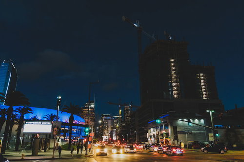 ロサンゼルスコンベンションセンター前の夜間風景